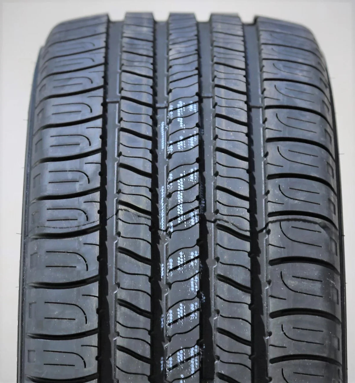 Set of 4 (FOUR) Goodyear Assurance All-Season 225/45R18 91V A/S All Season Tires Fits: 2012 Toyota Camry XLE, 2008-12 Ford Fusion SEL