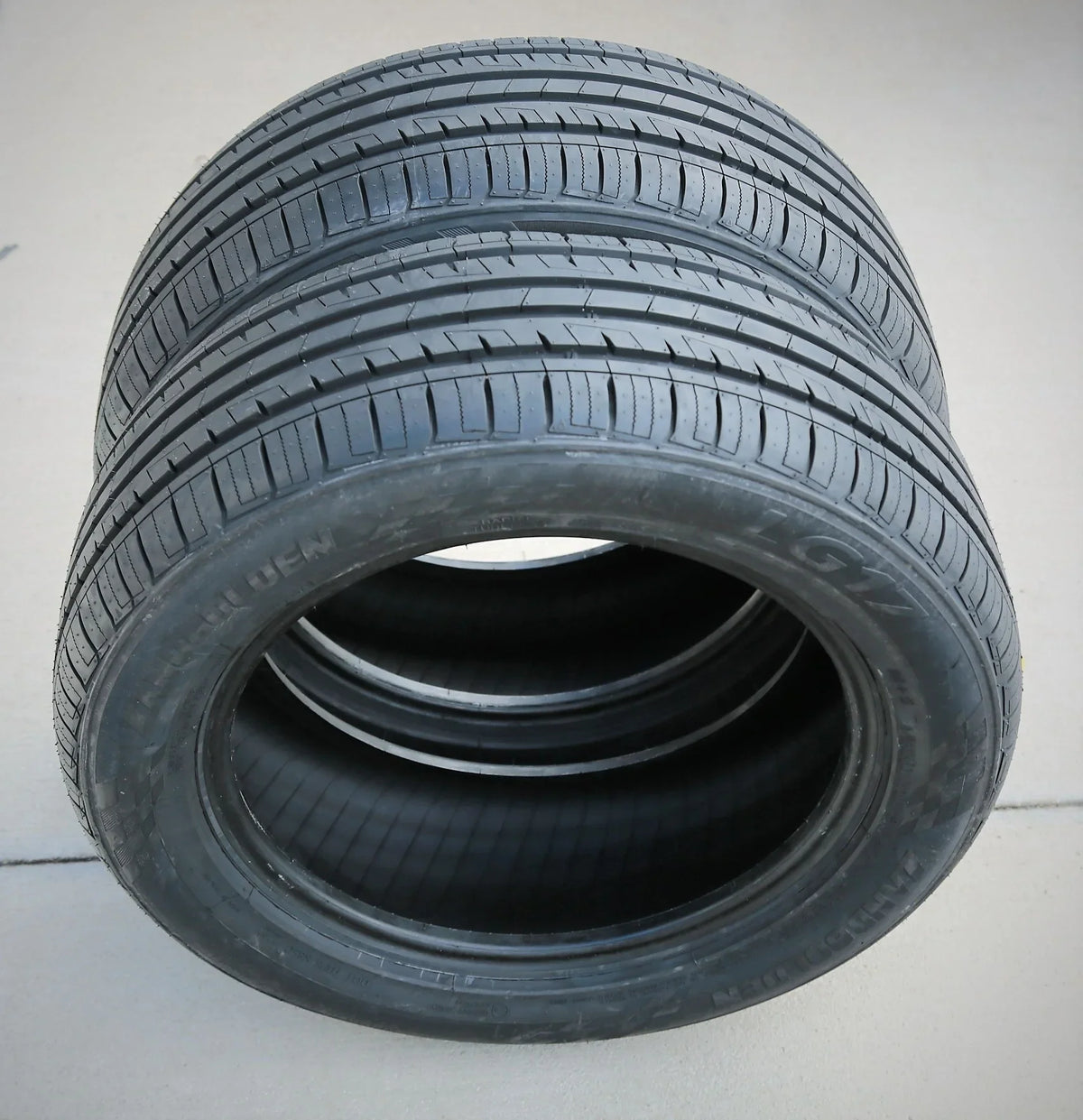 Landgolden LG17 195/55R15 85V Efficiency Tire Fits: 2007-08 Honda Fit Sport, 1999-2000 Honda Civic Si